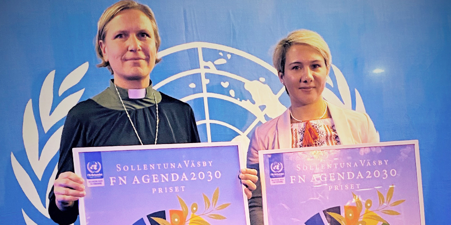 Lisa Hofverberg, diakon i Hammarby församling och Elena Ernman från föreningen Väsbys humanitära hjälp till Ukraina.