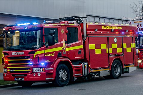 Brandbil från räddningstjänsten vid Brandkåren Attunda.