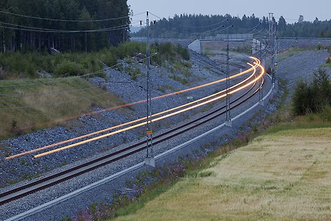 Järnvägsräls och tåg