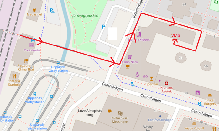 Kartbild som beskriver gångväg från stationen till Väsby Makerspace. Samma beskrivning finns i löptext.